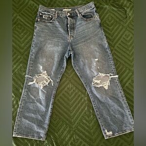 Levi’s Ribcage Distressed Straight Cropped